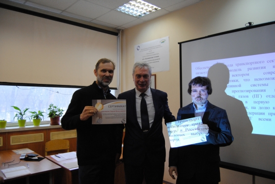 Вручение сертификата Шелмакову С.В. (МАДИ) и Галышеву А.Б. (МАДИ)